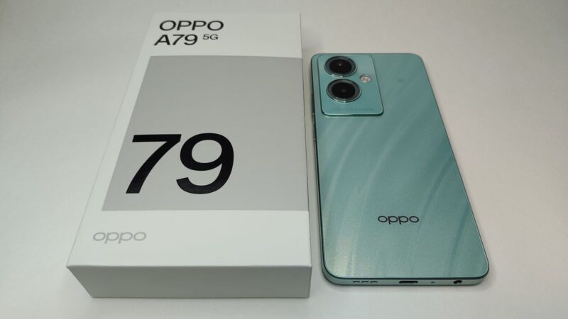 箱とOPPO A79 5G