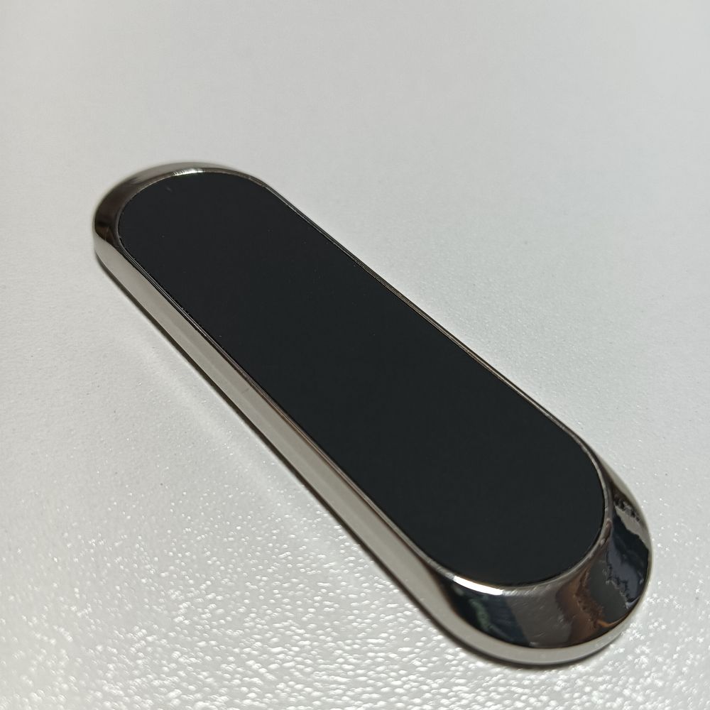 強力ネオジム磁石搭載のスマホホルダーのゴム部分。