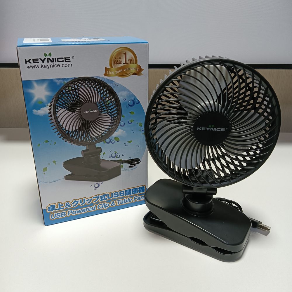 Keynice USB卓上扇風機 KN-893の箱と本体。