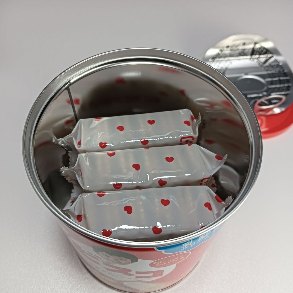 江崎グリコのビスコ保存缶の蓋を開けた中身。