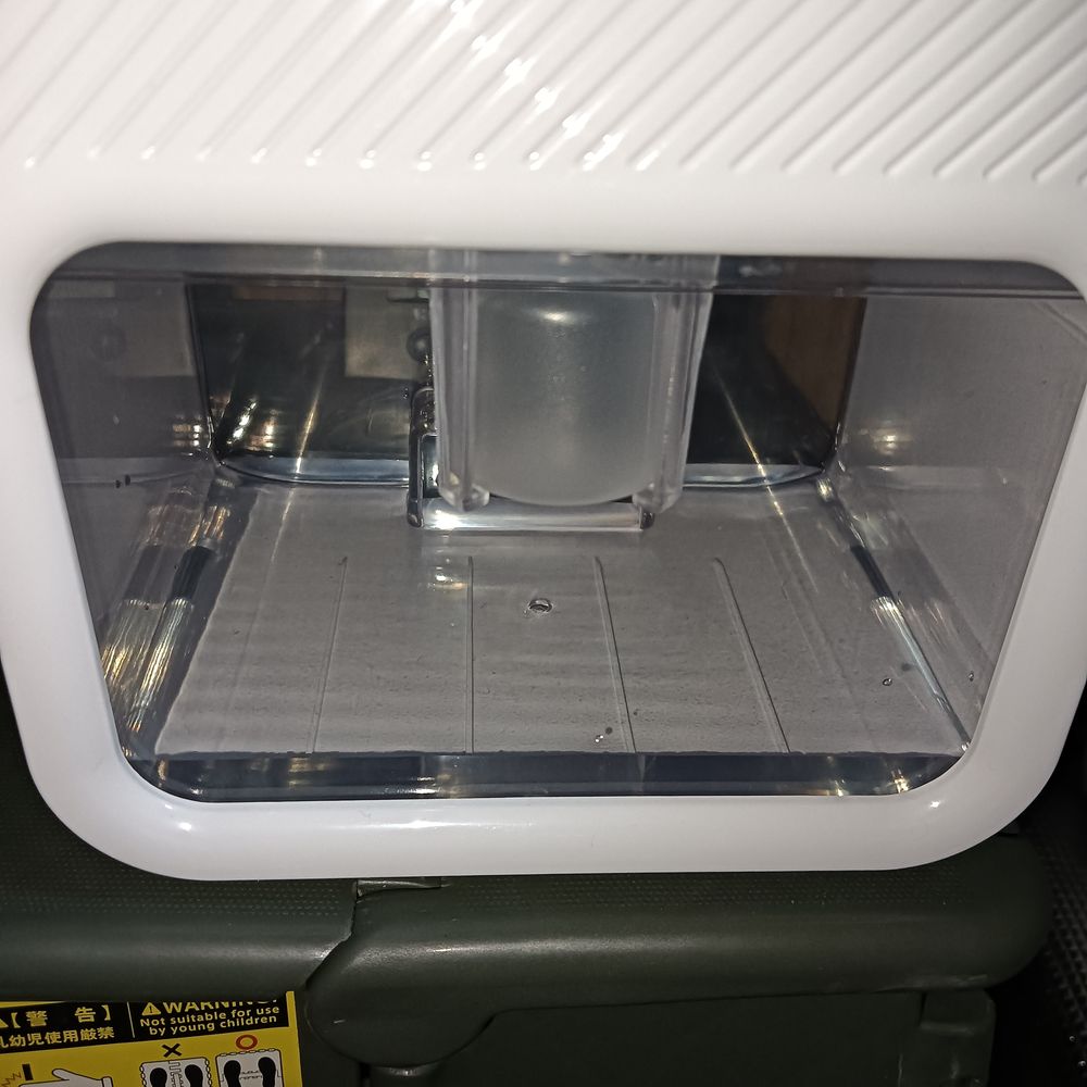 ペルチェ式除湿機WB-EDH22-001のタンクに溜まった水。