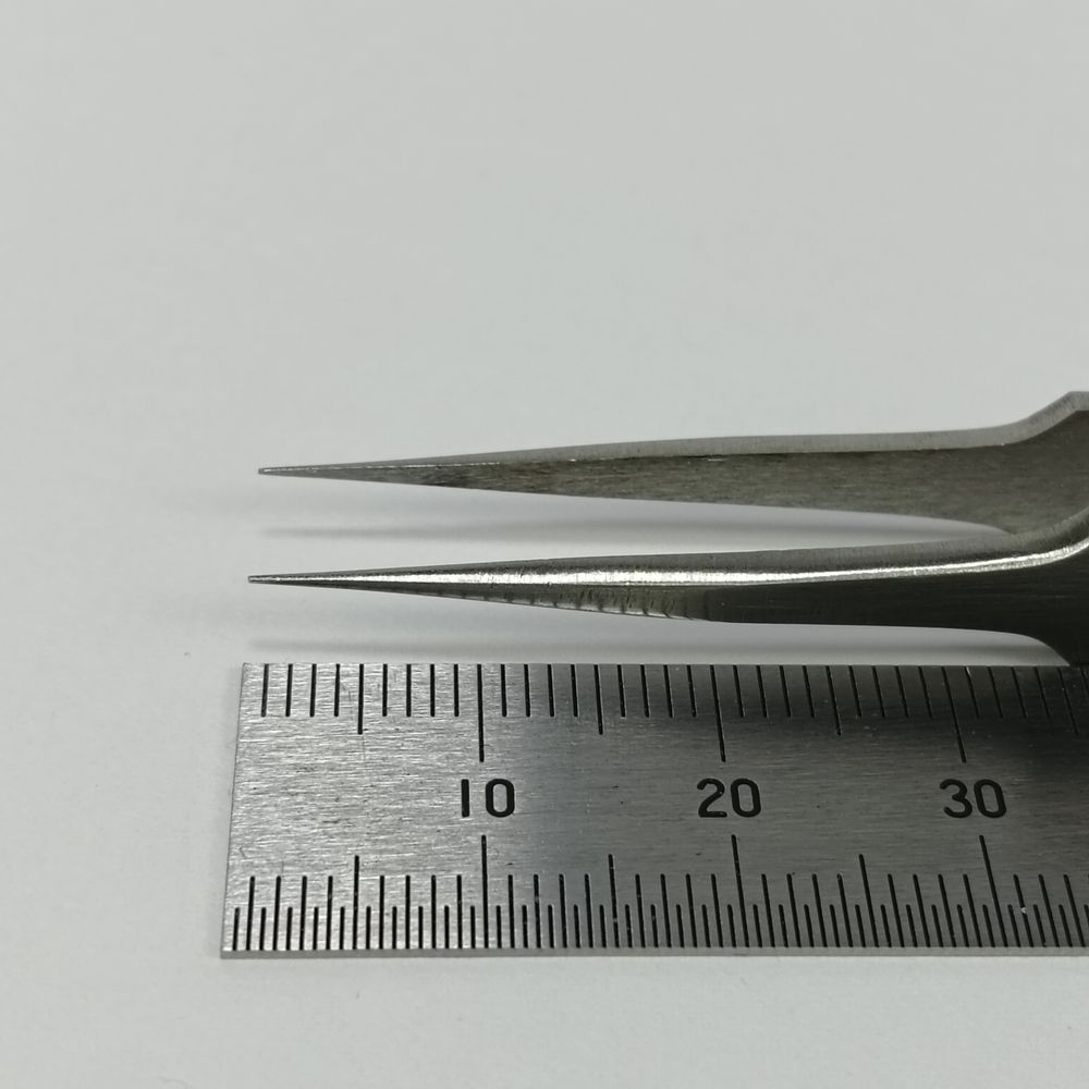 物差しと太洋電機産業(goot) 精密ピンセット 極細タイプ TS-14。